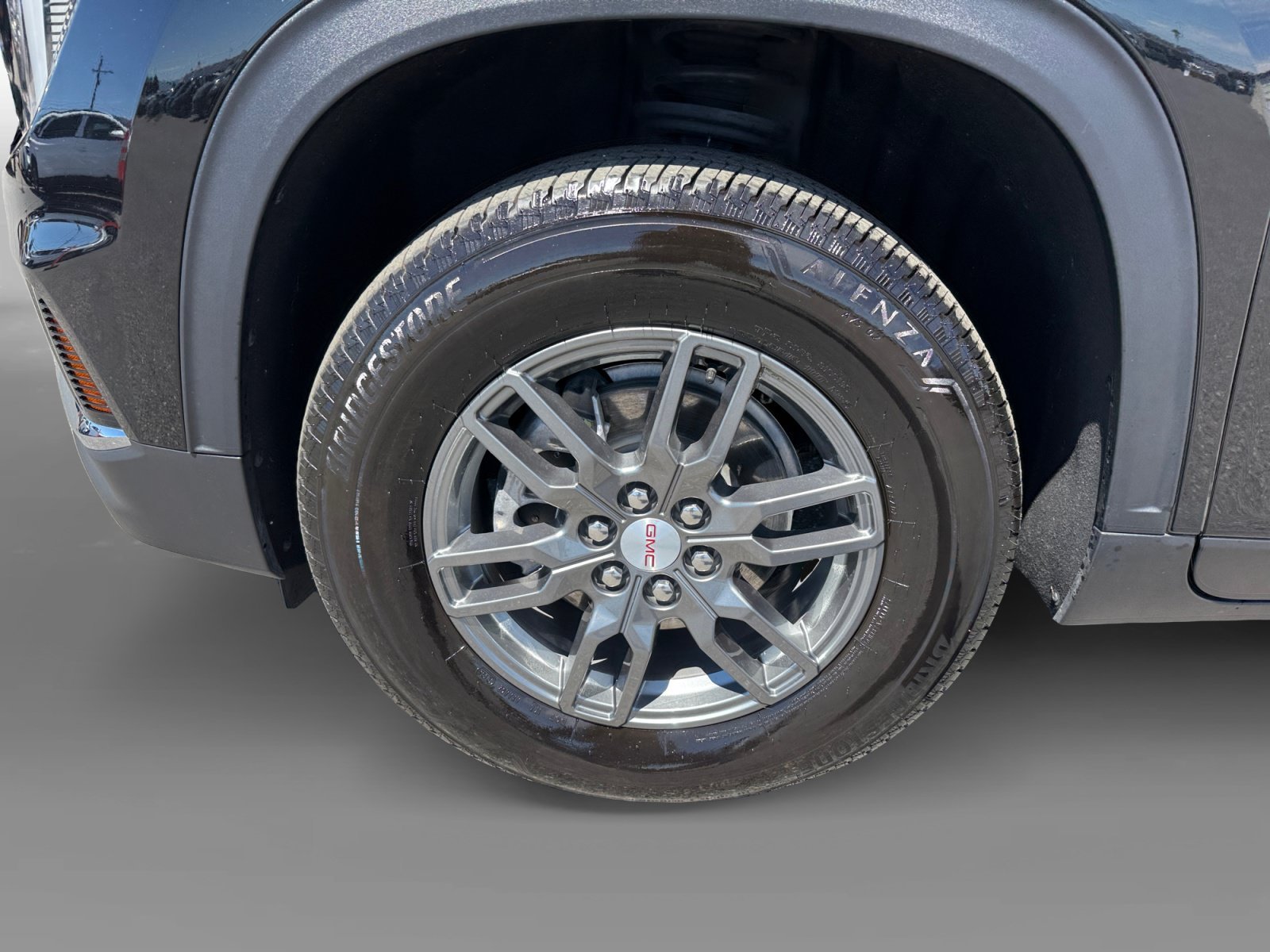 Used 2025 Ebony Twilight Metallic GMC Elevation image 9