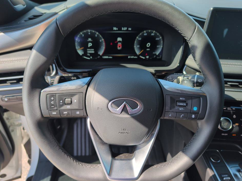 Certified Used 2025 Majestic White INFINITI LUXE image 18