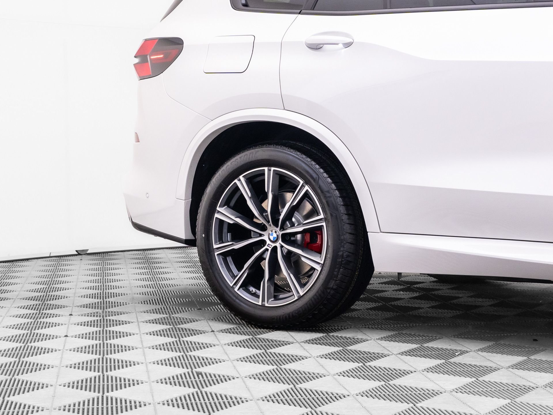 New 2026 Mineral White Metallic BMW xDrive40i image 34