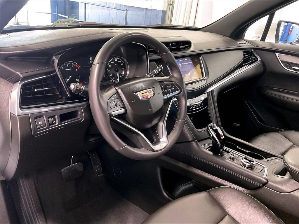 Used 2024 Crystal White Tricoat Cadillac Luxury image 8