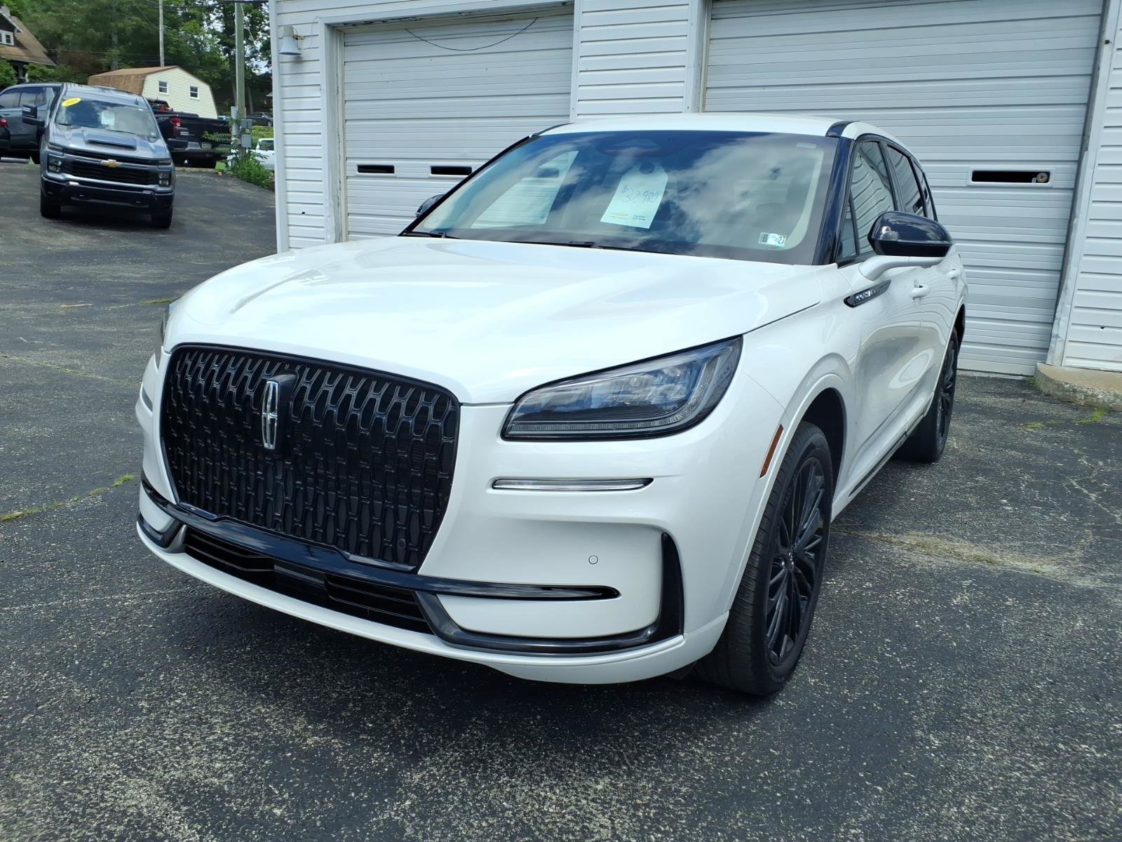 Used 2025 Crystal White Metallic Clearcoat Lincoln Premiere image 8