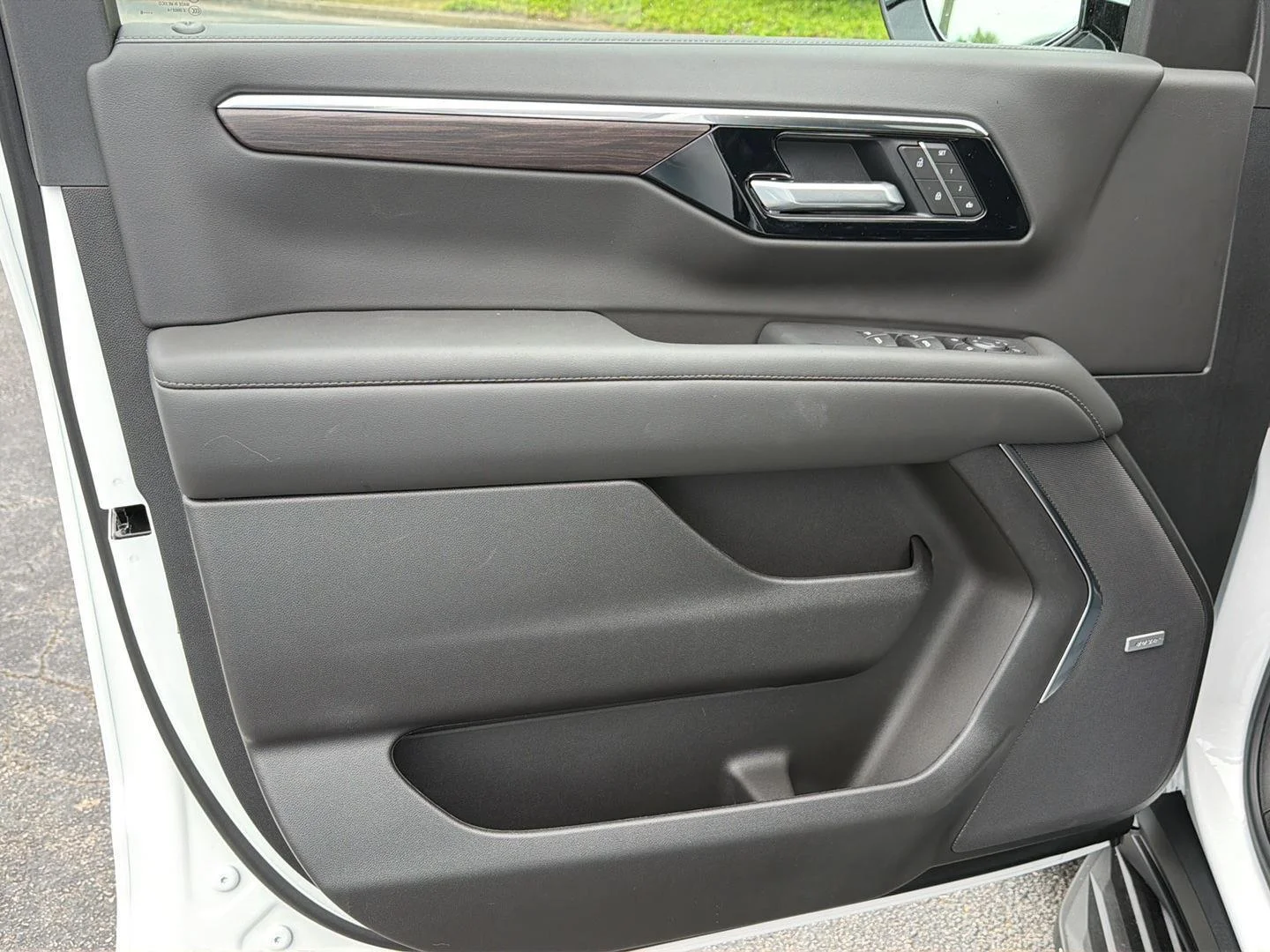 New 2026 Summit White Chevrolet LT image 18