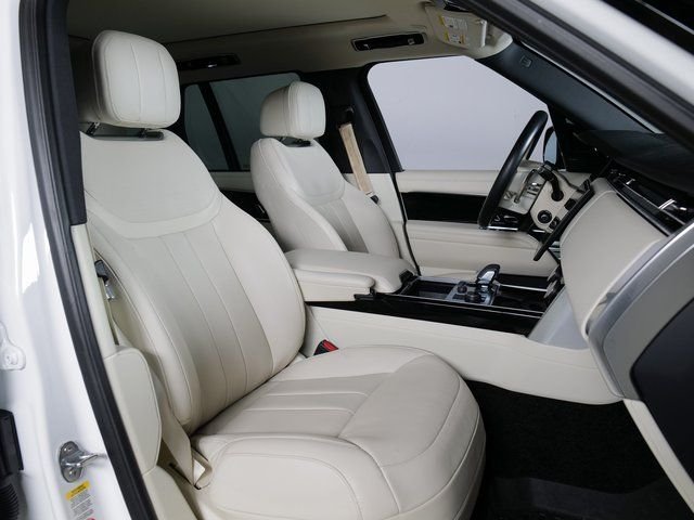 Certified Used 2023 Ostuni White Pearl Land Rover SE image 3