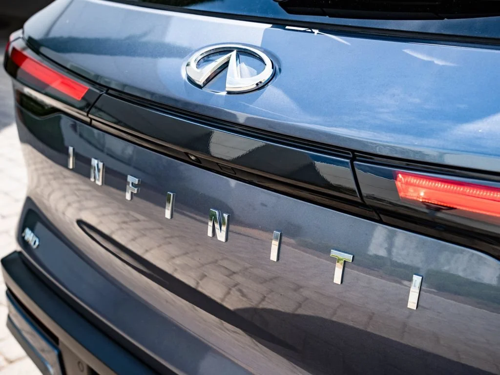 Used 2023 Moonbow Blue INFINITI Sensory image 18