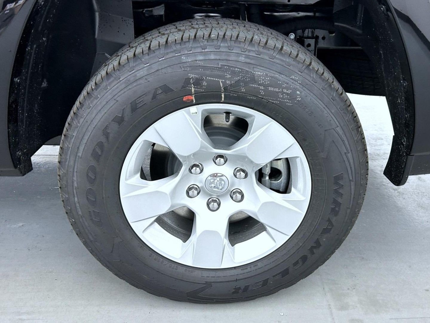 New 2026 Diamond Black Crystal Pearl-Coat Exterior Paint RAM Big Horn/Lone Star image 23