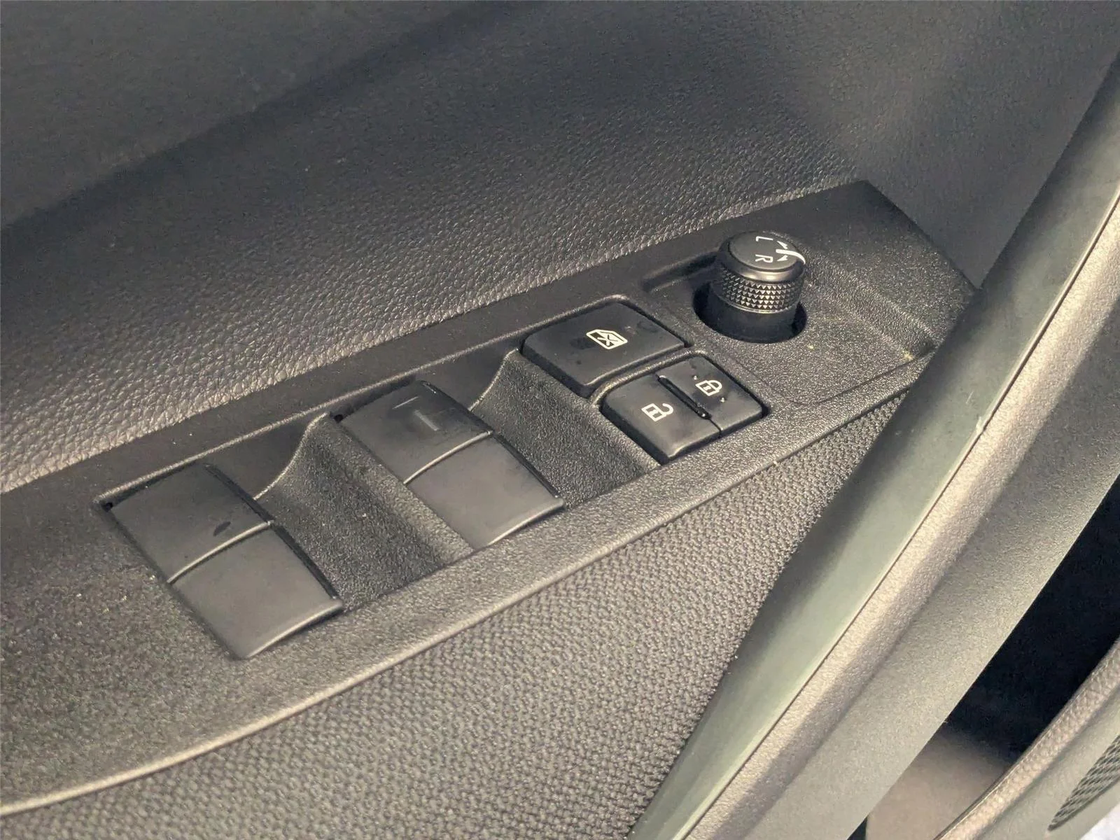 2025 Toyota Corolla LE - Photo 11