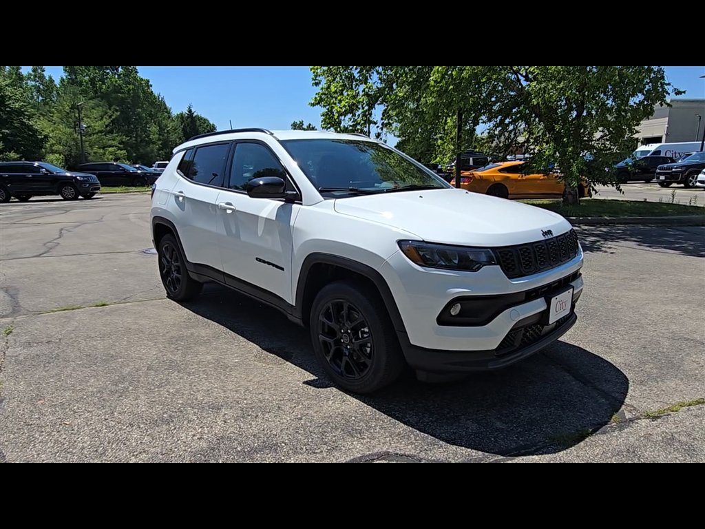 New 2026 Bright White Clear-Coat Exterior Paint Jeep Latitude image 11