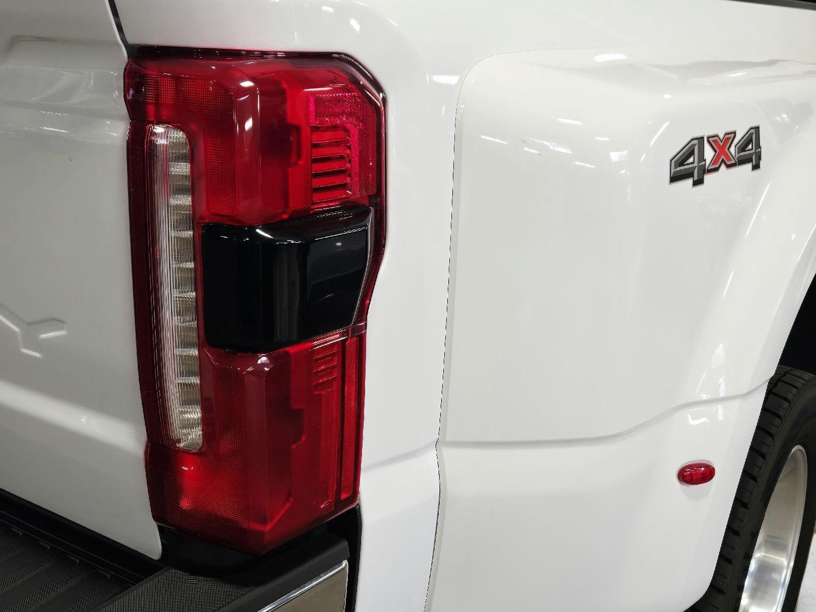Used 2025 Oxford White Ford LARIAT image 15