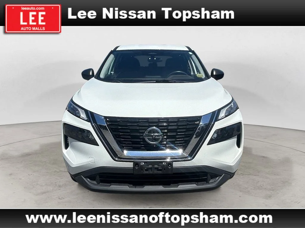 Used 2021 Glacier White Nissan S image 9