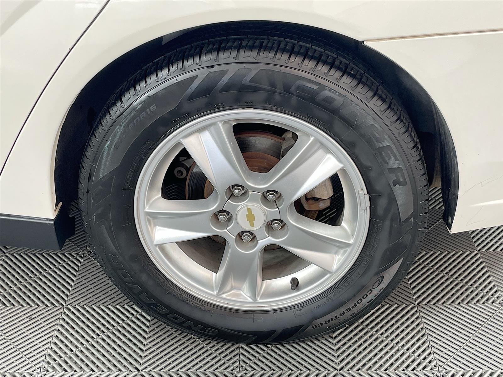 Used 2005 White Chevrolet LS image 31