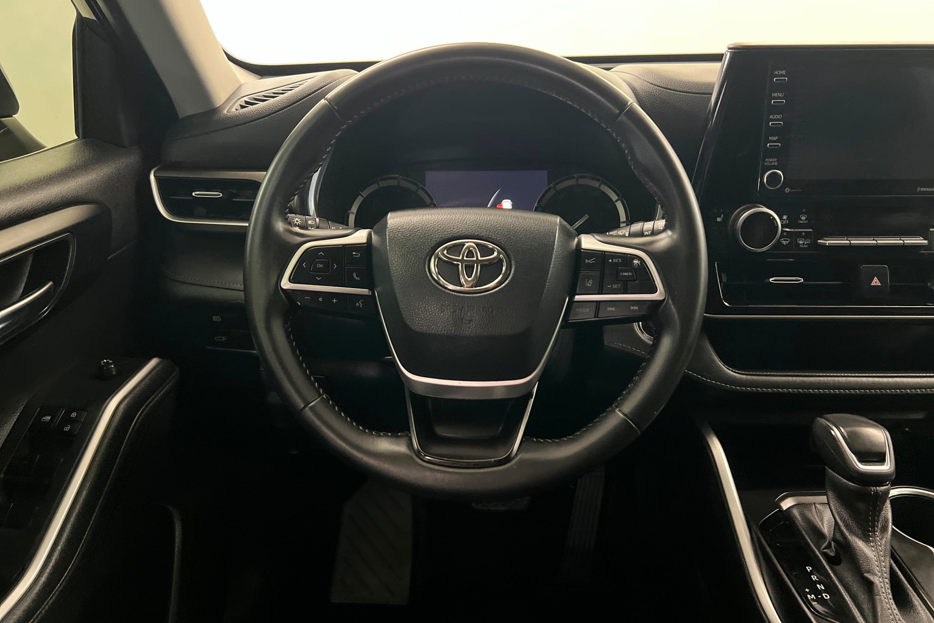 Used 2022 Gray Toyota XLE image 13