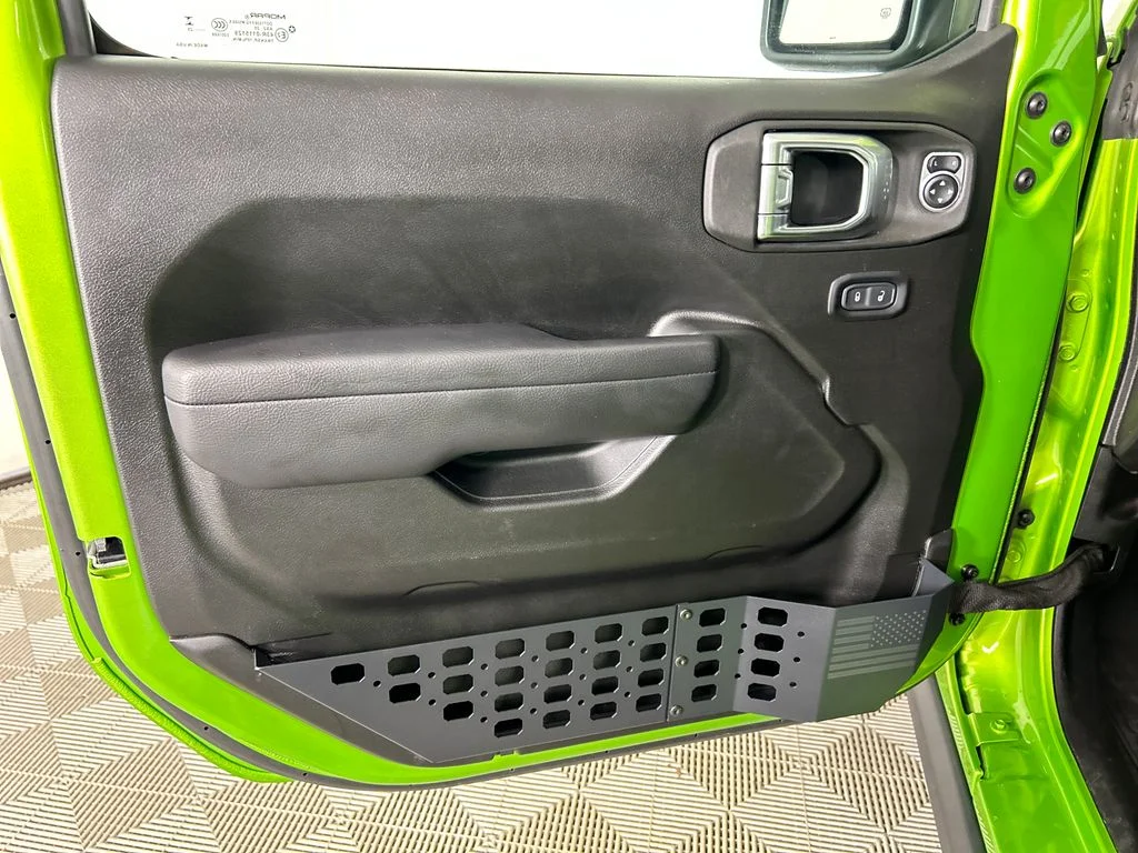 Used 2025 Green Jeep Mojave image 12