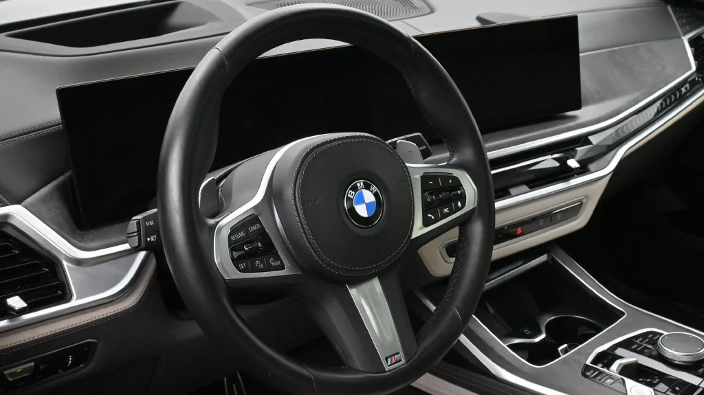 Used 2023 Black Sapphire Metallic BMW xDrive40i image 9