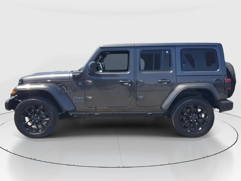 Used 2025 Gray Jeep Sahara 4xe image 7