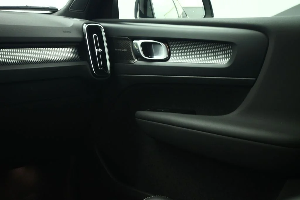 Used 2022 White Volvo R-Design image 45