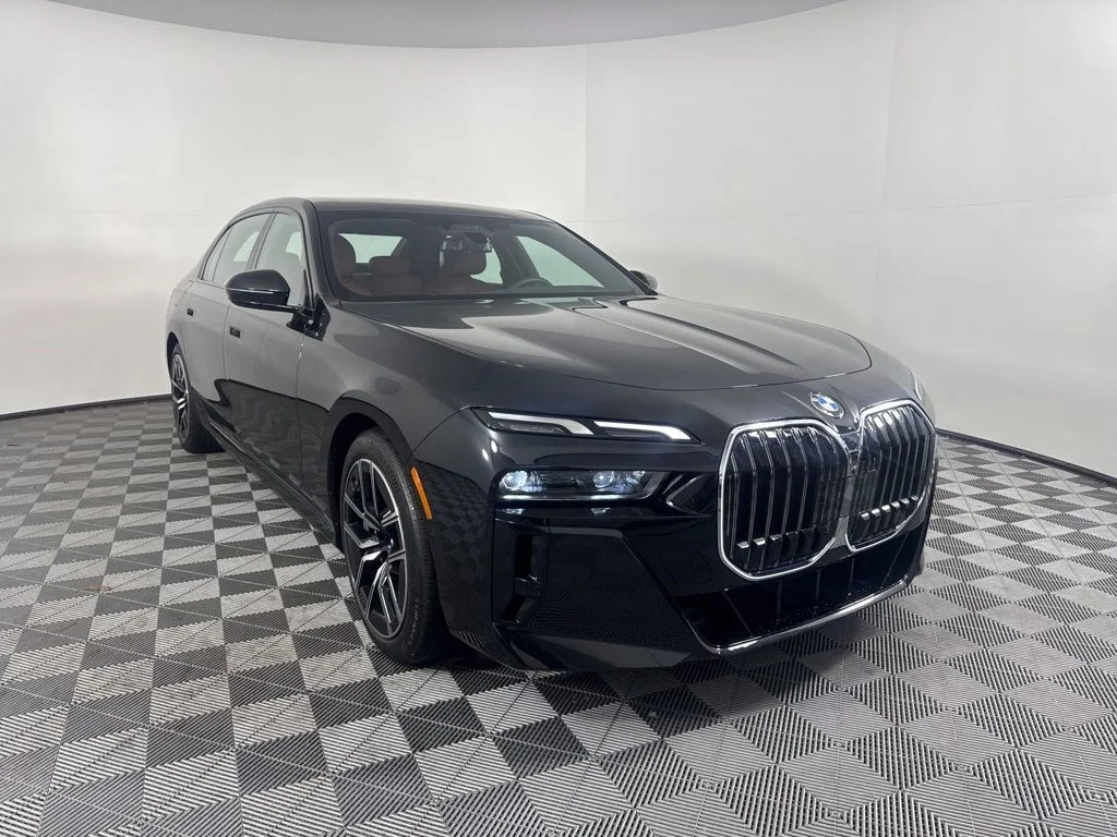 Used 2025 Black Sapphire Metallic BMW 740i xDrive image 3