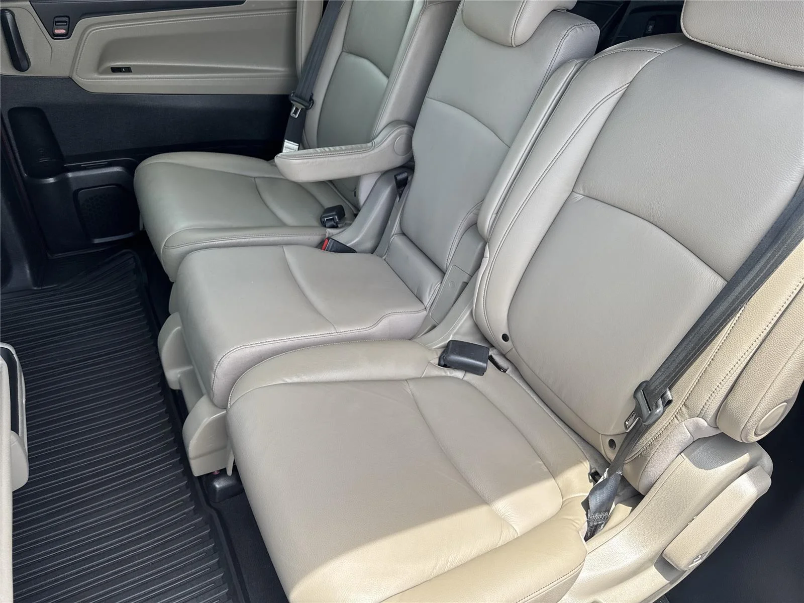 Used 2024 Radiant Red Metallic II Honda Touring image 32