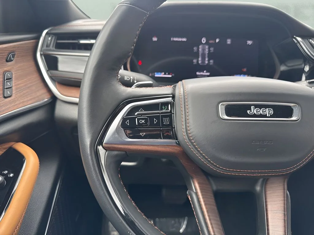Used 2024 Gray Jeep Summit image 15