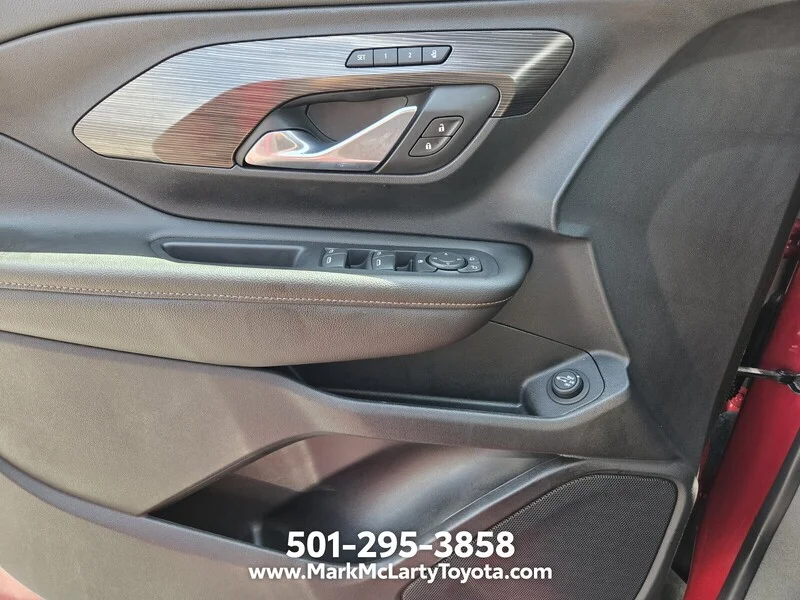 Used 2020 Red Quartz GMC FWD 4DR SLT image 26