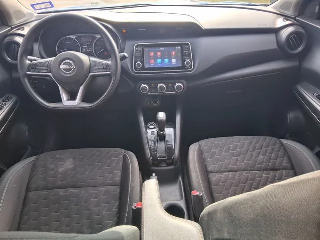 Used 2022 Blue Nissan S image 9