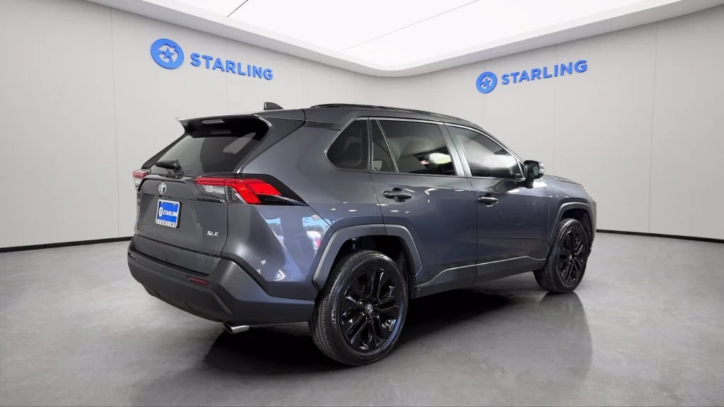 2020 Toyota RAV4 XLE Premium - Photo 10