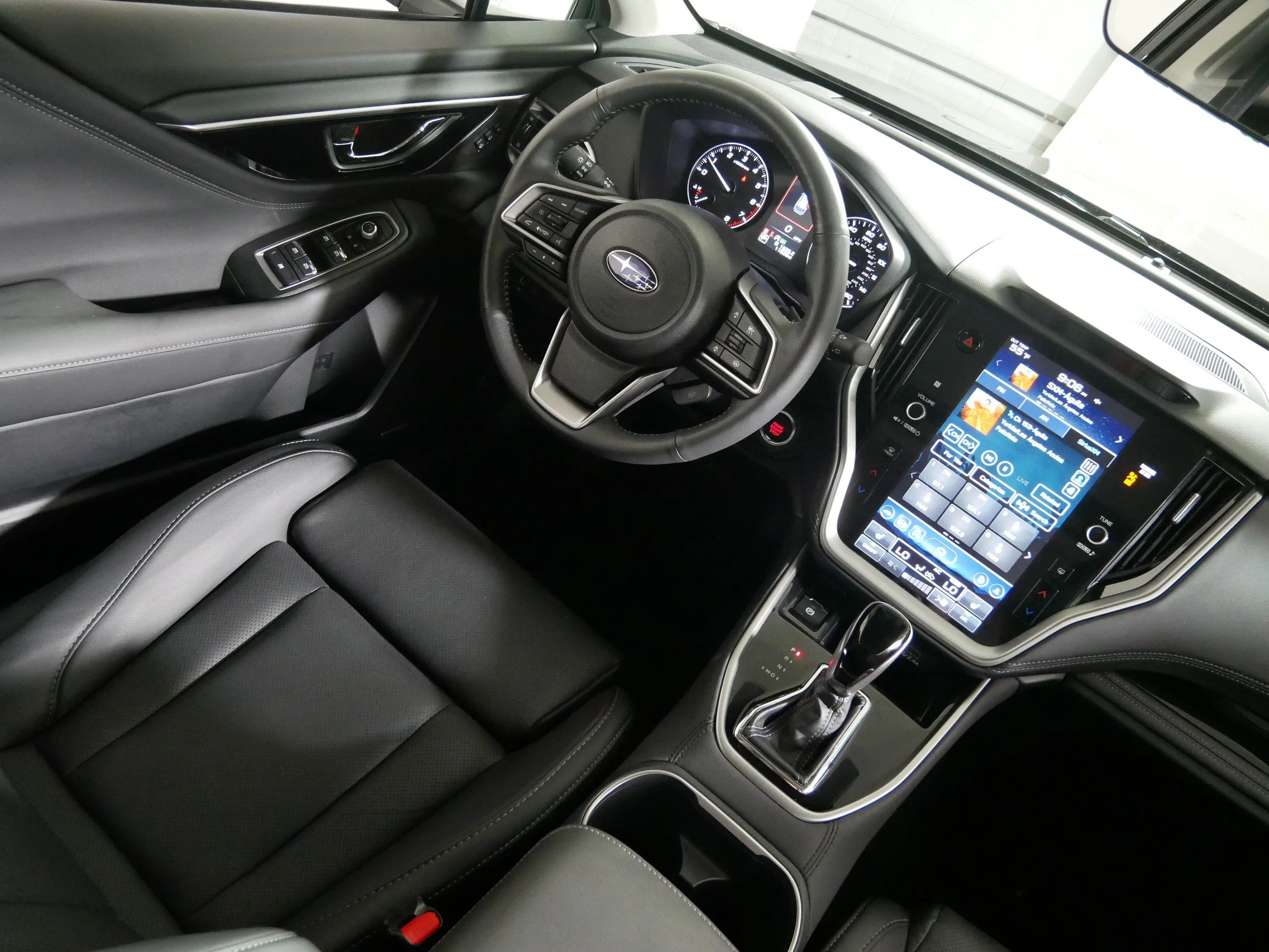 Used 2025 Crystal Black Silica Subaru Limited image 9