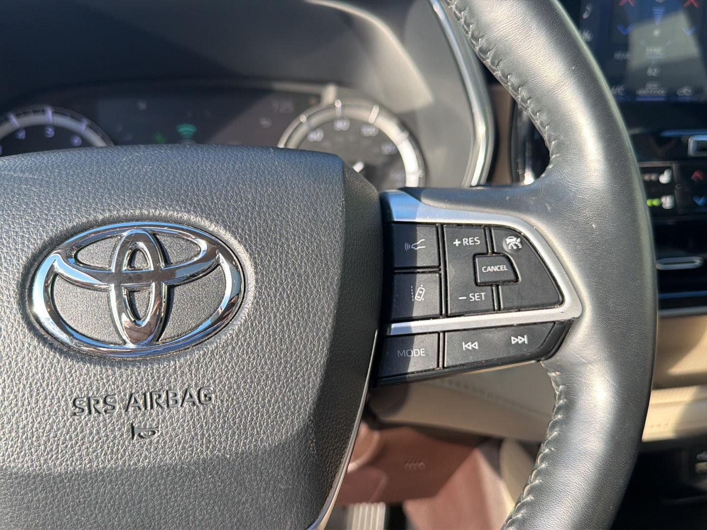 Used 2022 Wind Chill Pearl Toyota Platinum image 23