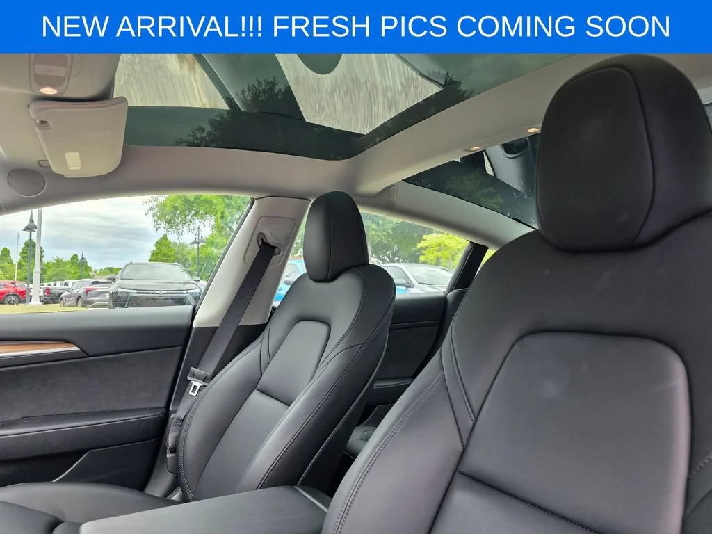 Used 2023  Tesla RWD image 9
