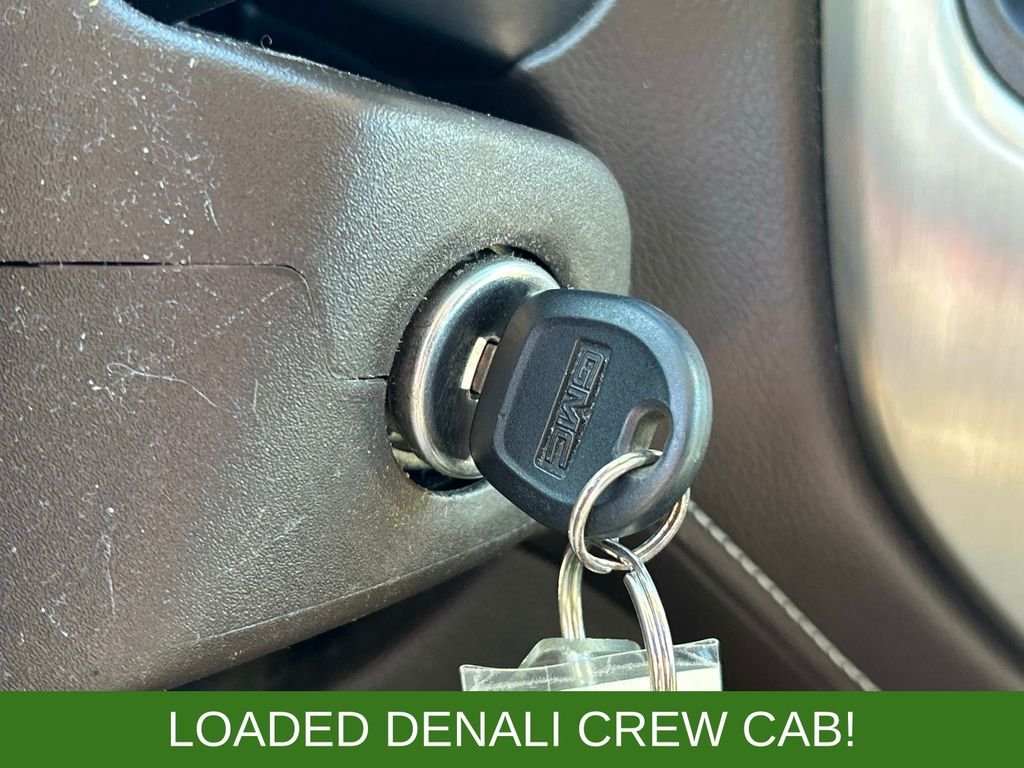 Used 2022 White GMC Denali image 25
