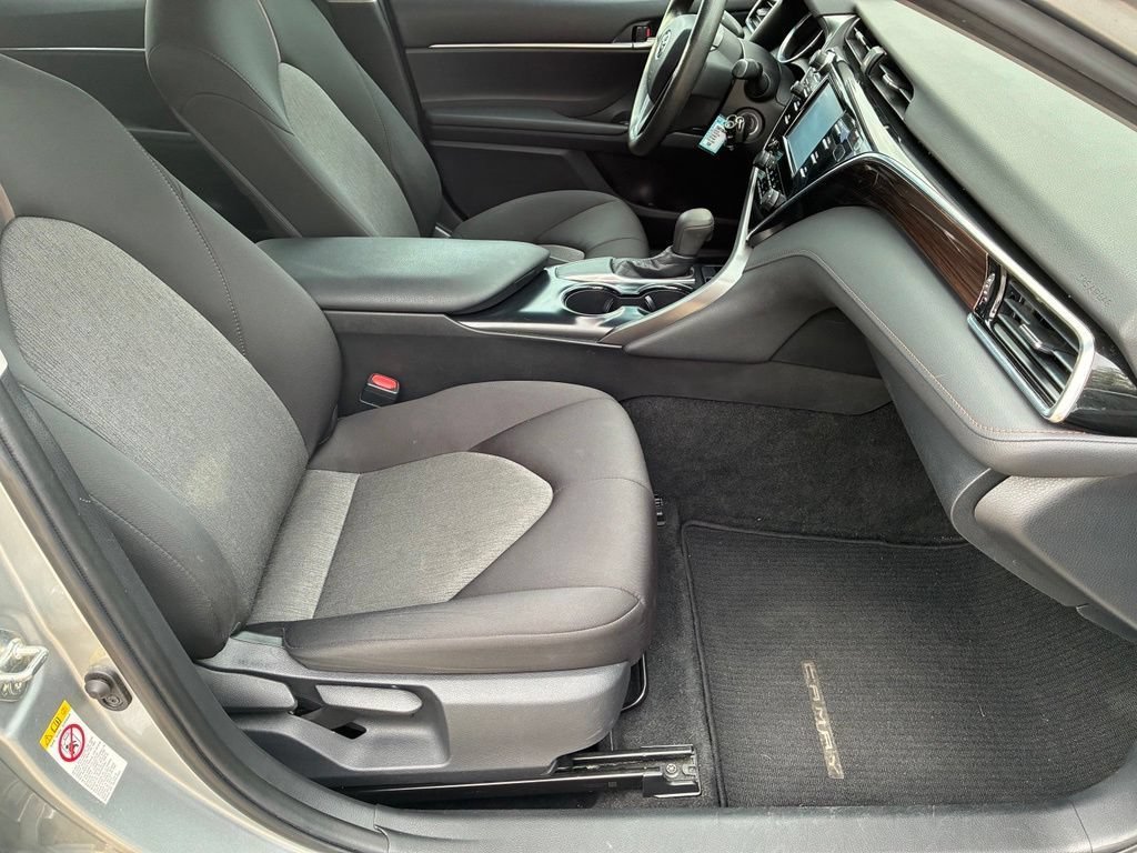 Used 2018 Silver Toyota LE image 30