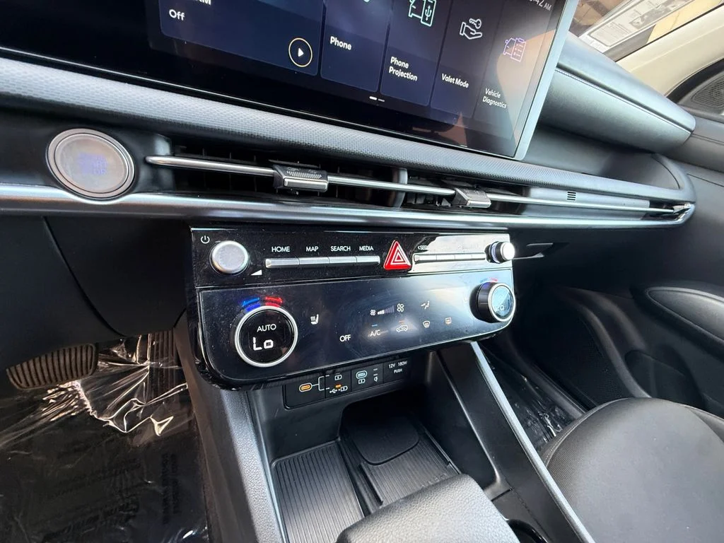 Used 2025 Silver Hyundai SEL image 23