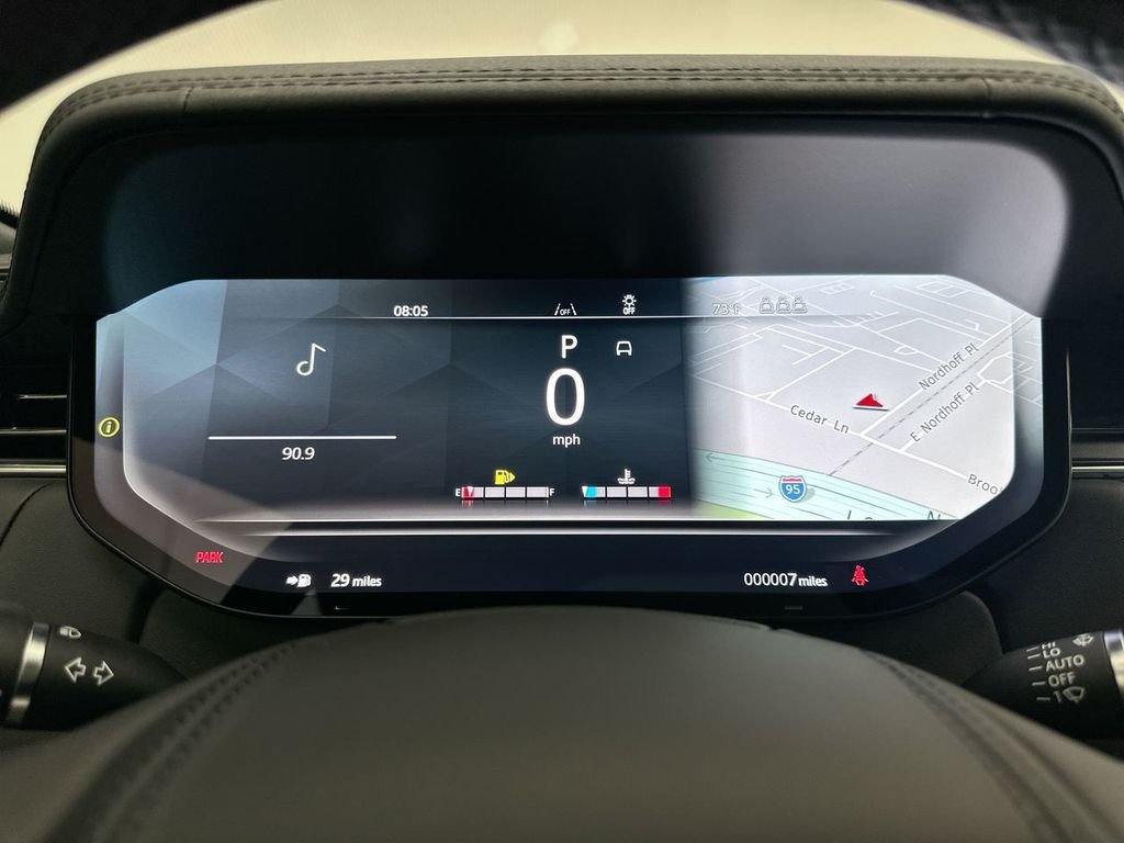 New 2027 Fuji White Land Rover SE image 15
