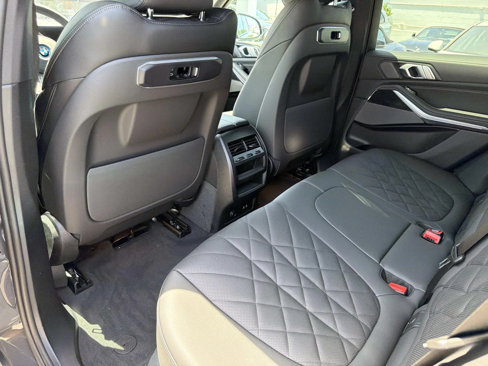 New 2026 Dravit Grey Metallic BMW xDrive50e image 9