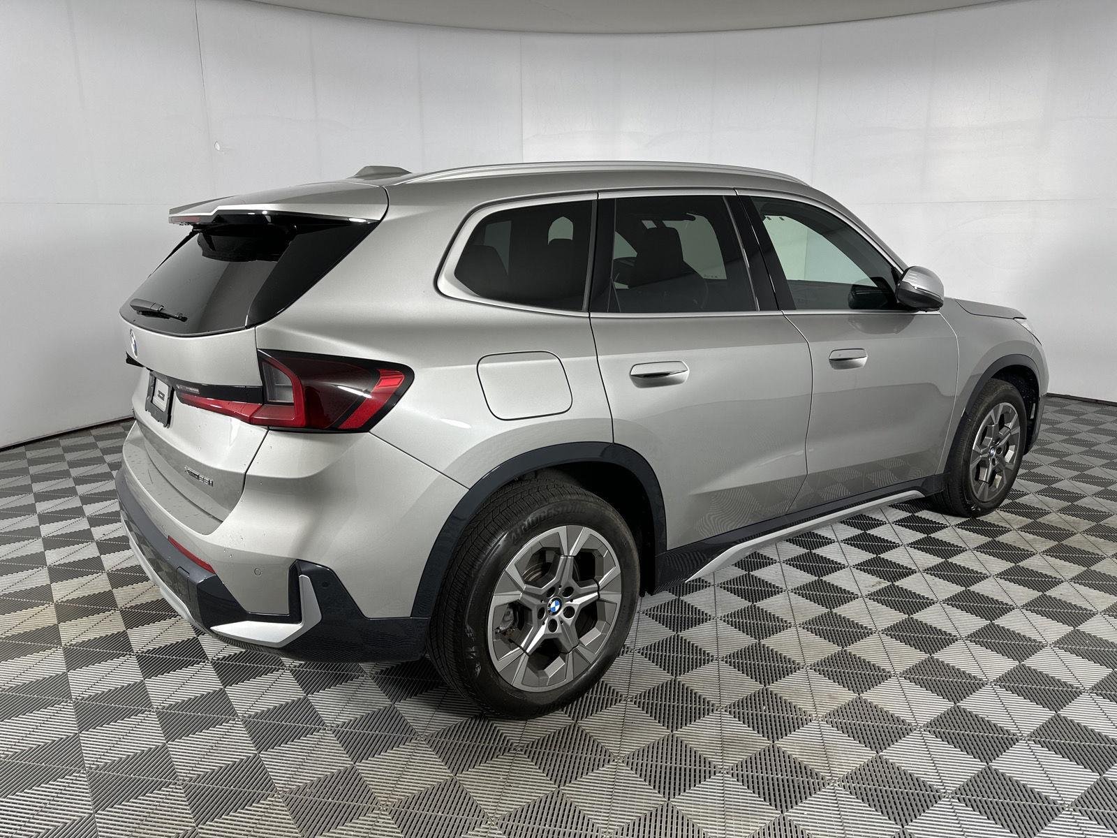 Used 2023 Space Silver Metallic BMW xDrive28i image 27