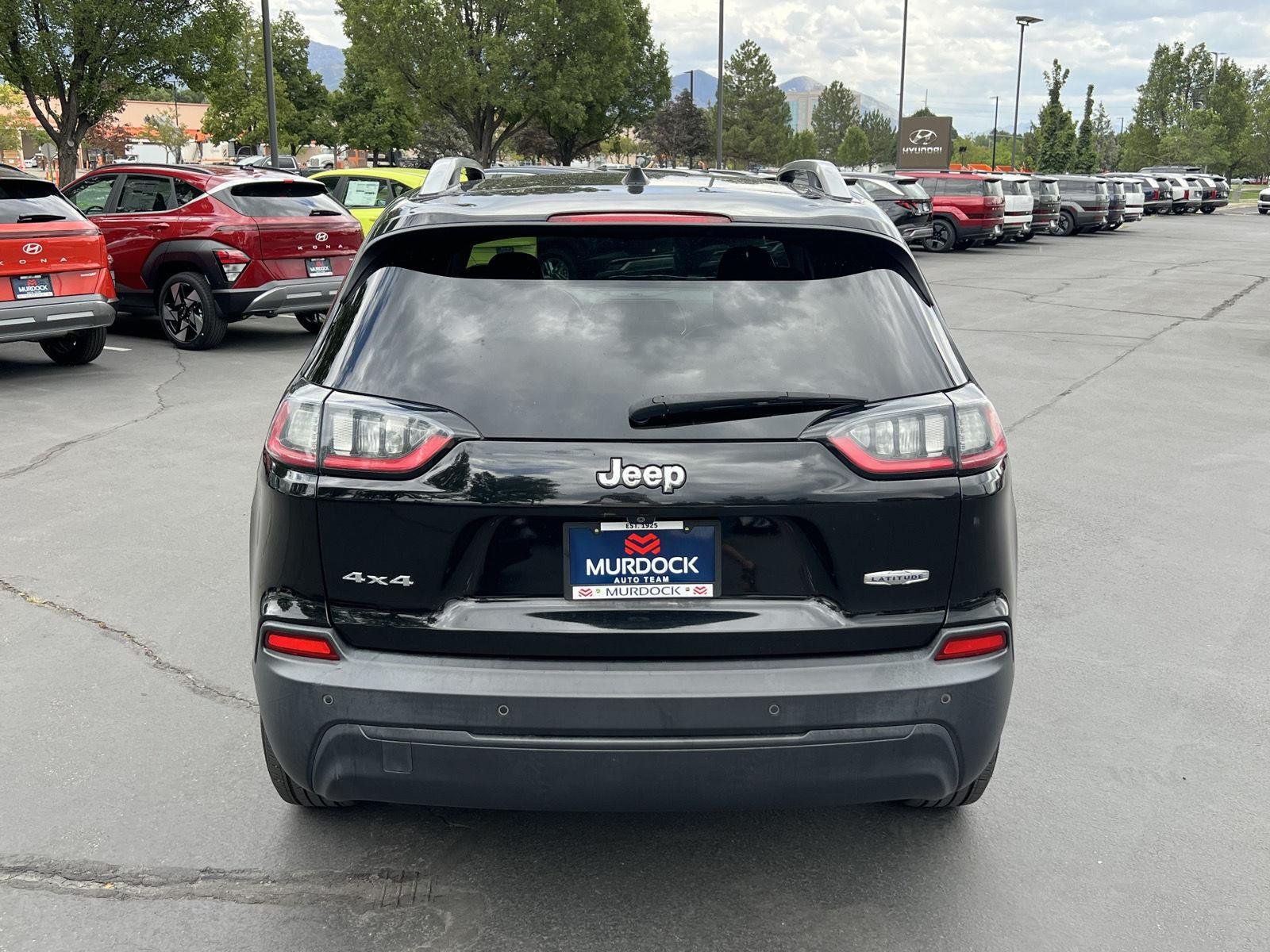 Used 2019 Diamond Black Crystal Pearlcoat Jeep Latitude Plus image 9