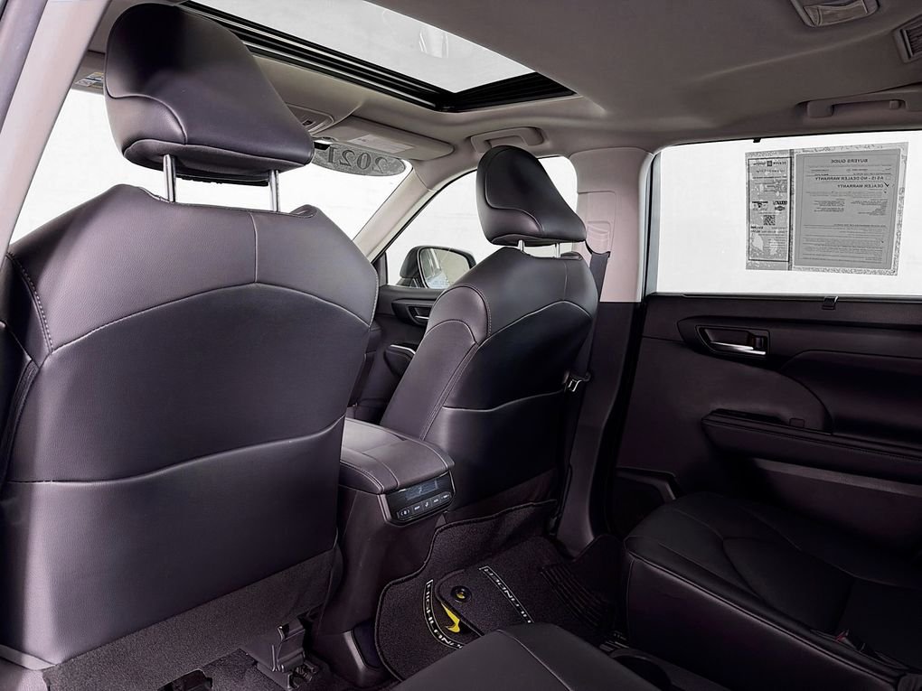 Used 2021  Toyota XLE image 37
