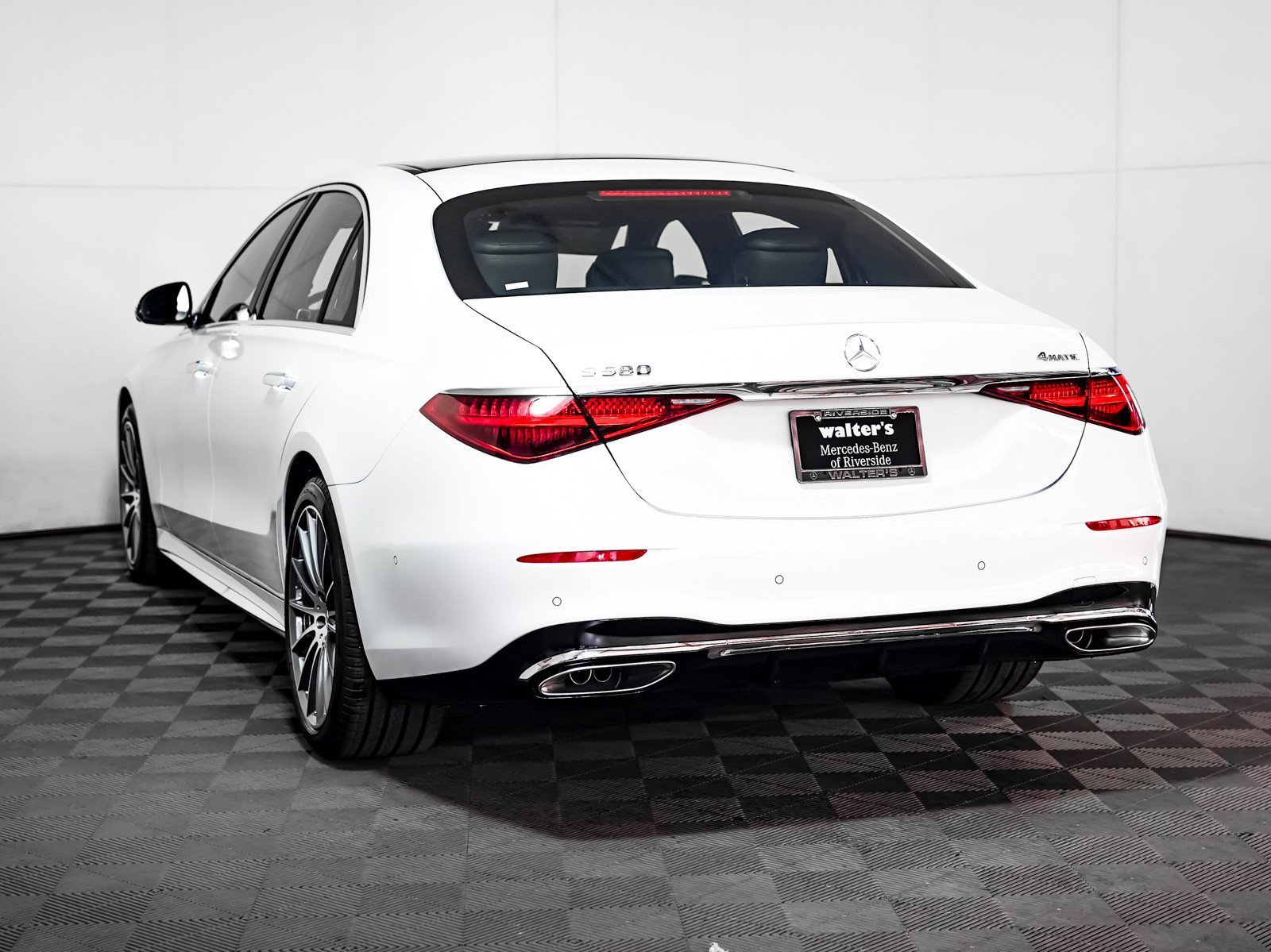 New 2026 MANUFAKTUR Moonlight White Metallic Mercedes-Benz S 580 image 2