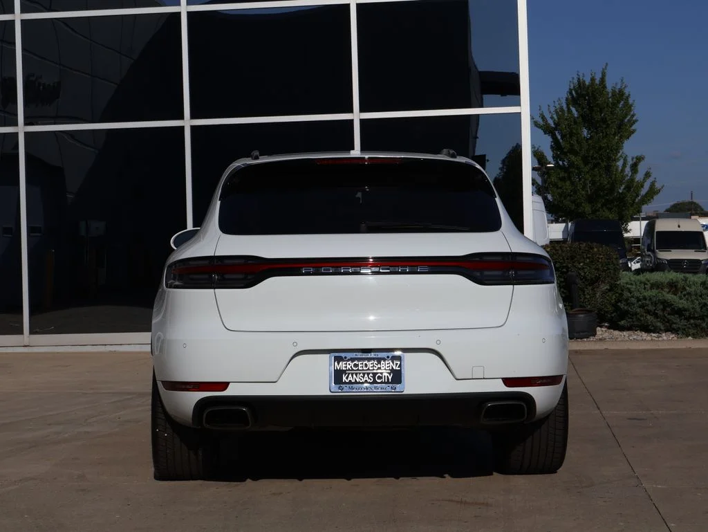 Used 2020  Porsche Base image 6