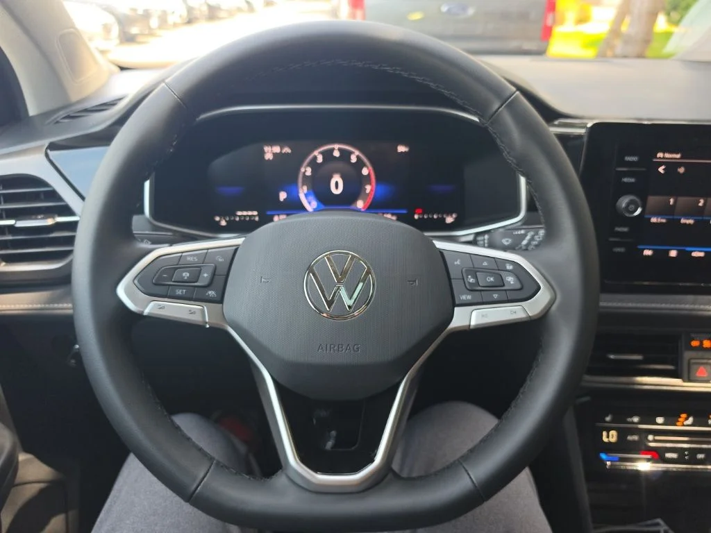 New 2026 Bright Moss Green Metallic/Deep Black Roof Volkswagen 1.5T SE Black image 11