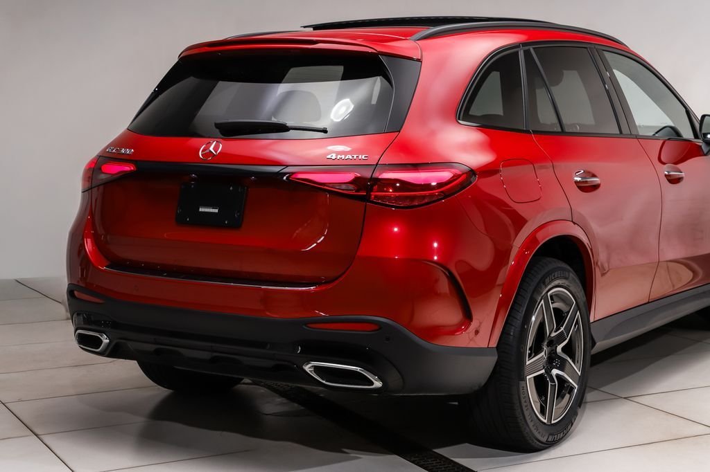 New 2026 MANUFAKTUR Patagonia Red Metallic Mercedes-Benz GLC 300 image 4