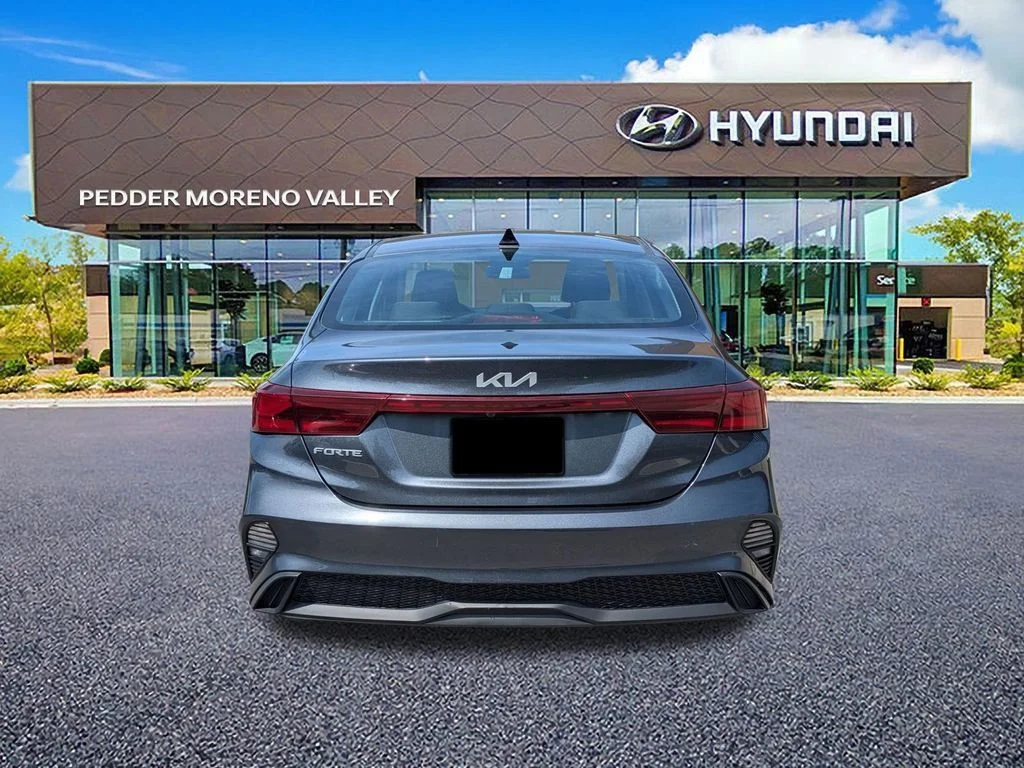 Used 2023 Gray Kia LXS image 3