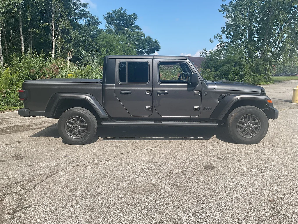 Certified Used 2024 GRAY Jeep Sport S image 4
