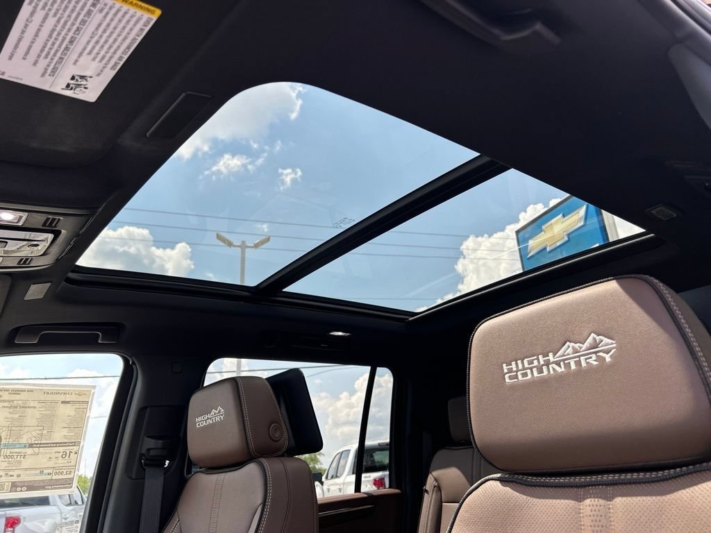 2026 Chevrolet Suburban High Country - Photo 22