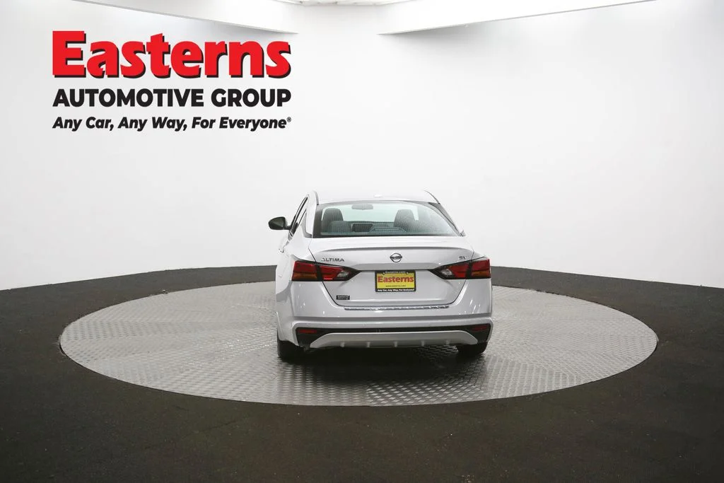 Used 2022 Silver Nissan 2.5 SV image 35