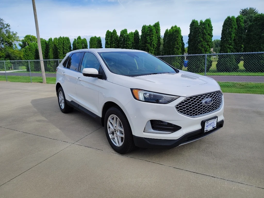 Used 2024 Oxford White Ford SEL image 32