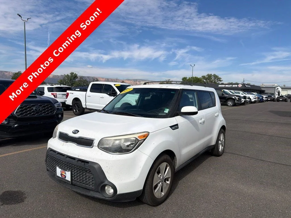 Used 2015 White Kia Base image 3