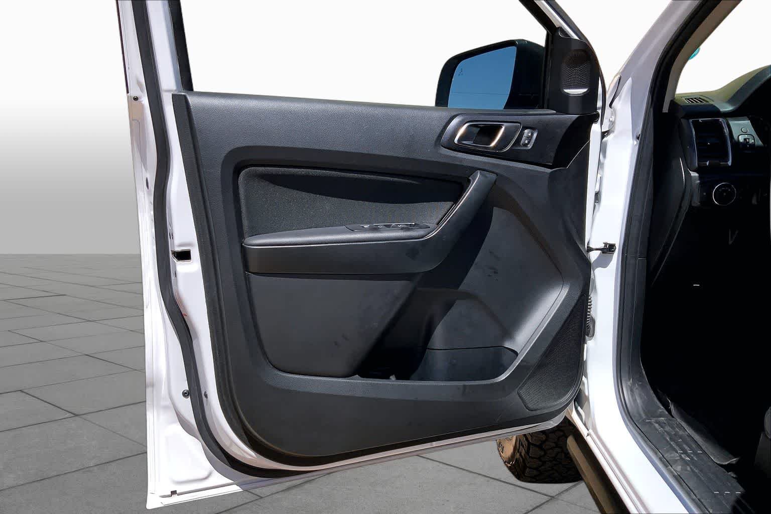 Used 2023 Oxford White Ford XLT image 22