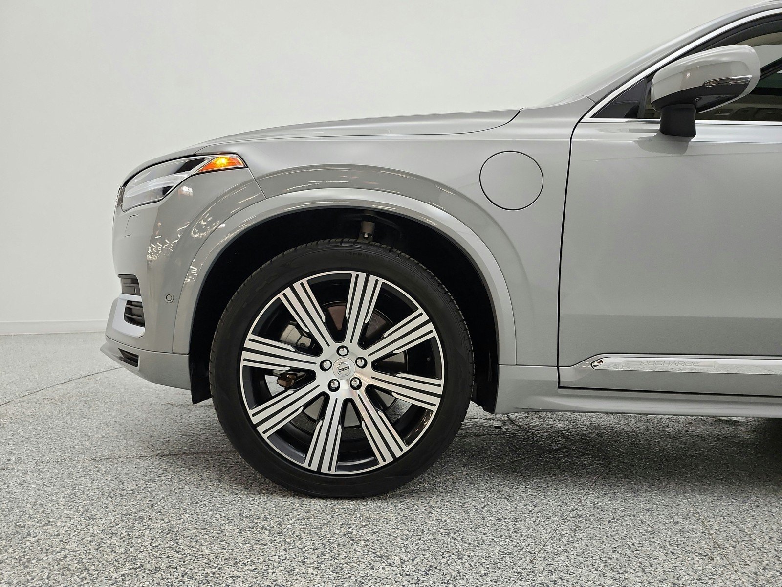Used 2024 Vapour Grey Metallic Volvo T8 eAWD PHEV Plus 6P image 38
