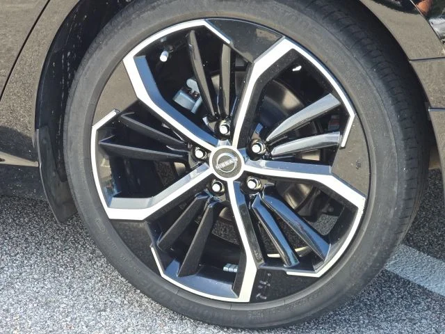 Used 2024 Black Nissan 2.5 SR image 10