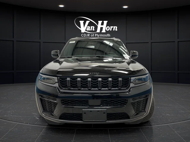 New 2026 Diamond Black Crystal Pearl-Coat Exterior Paint Jeep Laredo image 2